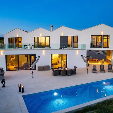 Corolan By Briskva Вілла