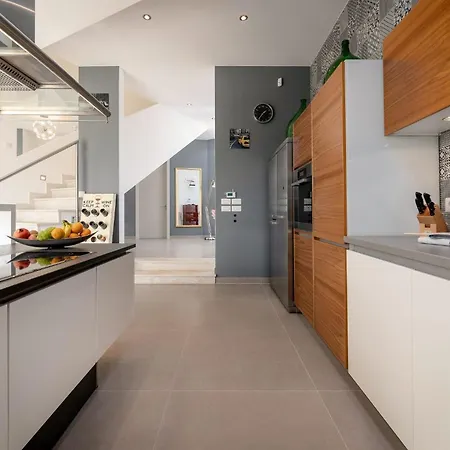 Вілла Corolan By Briskva