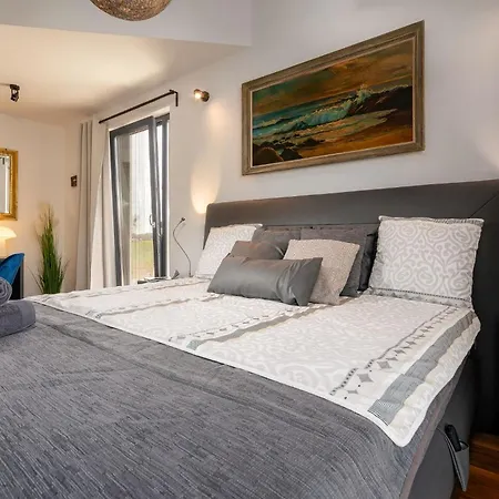 Вілла Corolan By Briskva