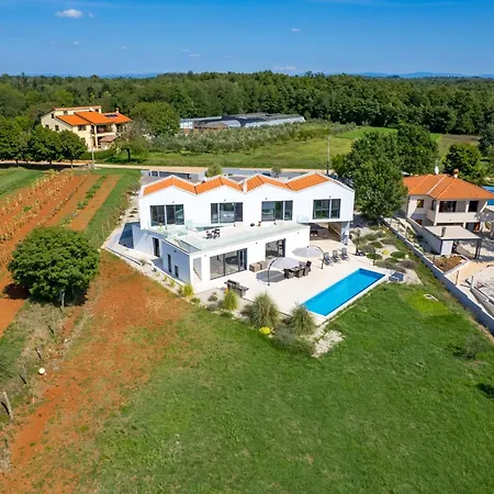 Villa Corolan By Briskva *