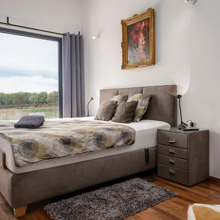 Вілла Corolan By Briskva