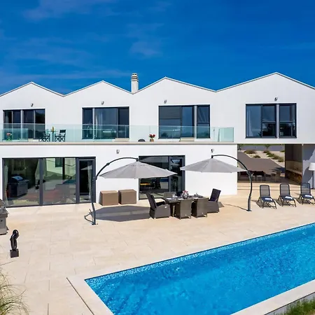 Вілла Corolan By Briskva *