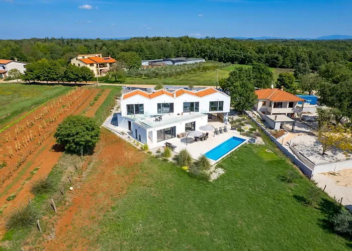 Villa Corolan By Briskva *