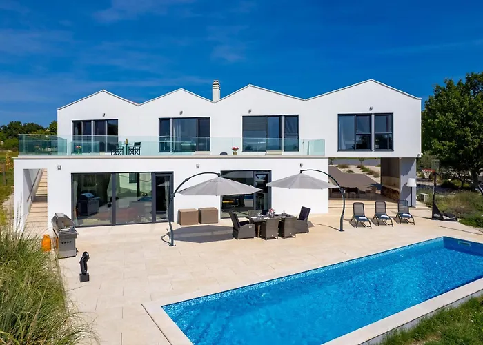 Villa Corolan By Briskva *